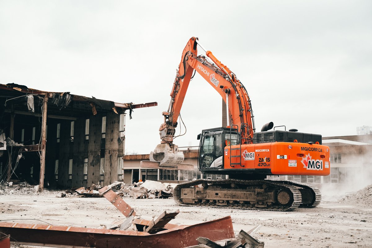 — Hitachi ZX470LC attached with a rotating demolition grapple. 

#demolition #construction #heavyduty #mgiconstruction #build #heavyequipment #constructinghistory #mgicorp #remodling #demolitionday