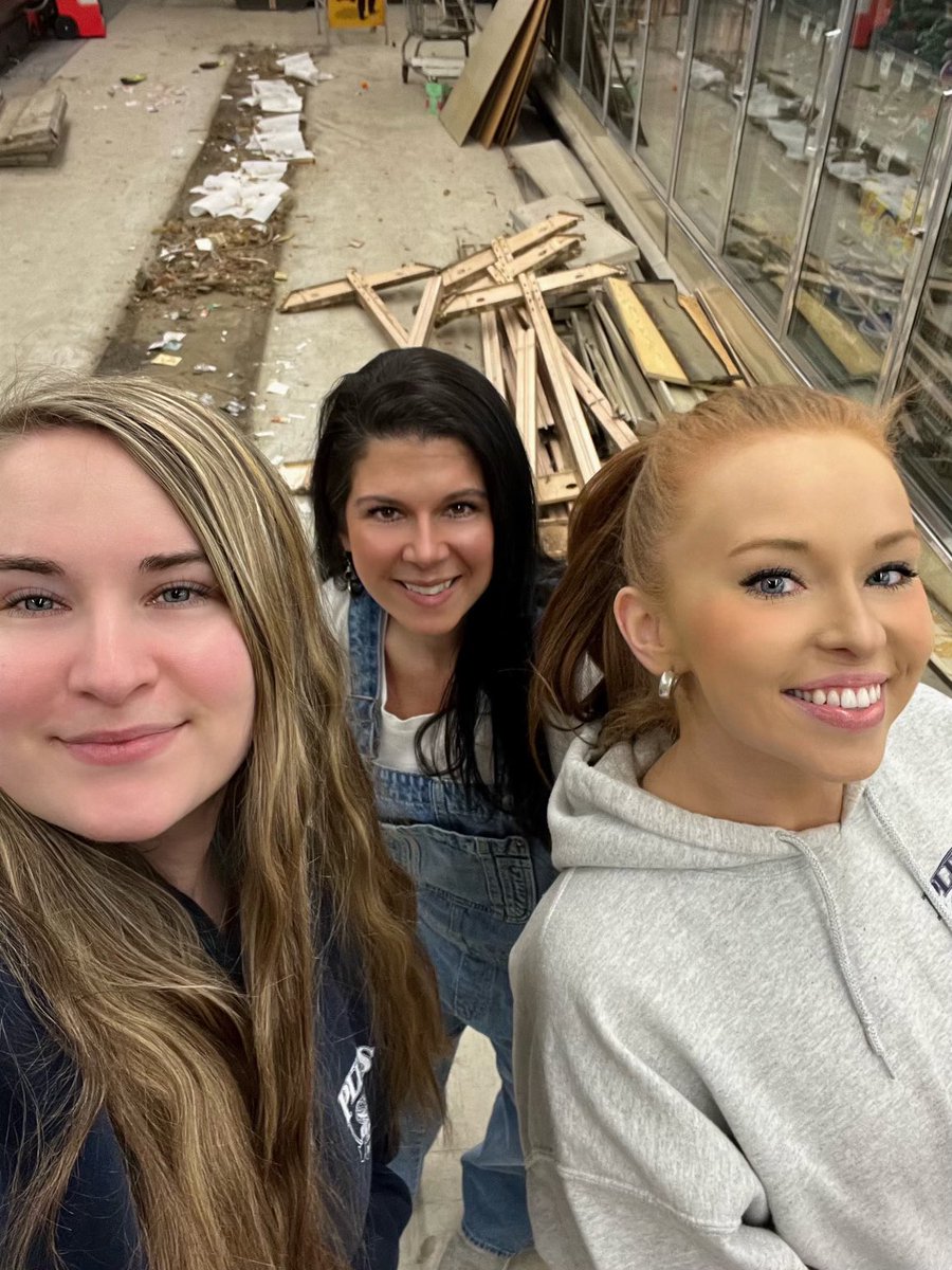 Kendrac28's tweet photo. Can now add ‘wrecking crew’ to my resume. Work #renovation 🛠️ https://t.co/ZfDVPqvV8y