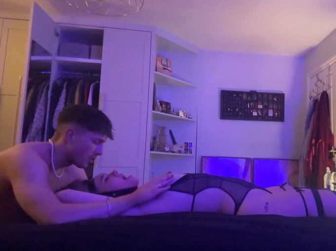 BLADDER ORGASM WTF!? 🚰🥵  I didn't even know it existed but I had for the 1st time in my life a bladder<a href="/tag/ad"class="tags"><span>#ad</span></a>