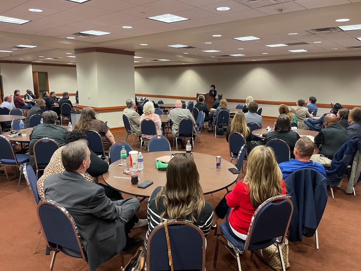 Great time with Kaufman Leadership Day discussing the importance of the @TXRRC, how energy drives our state's economy, and the need to stand strong against federal overreach. Together, we're ensuring a bright future for Texas! 💪🛢️ #Leadership #TexasStrong