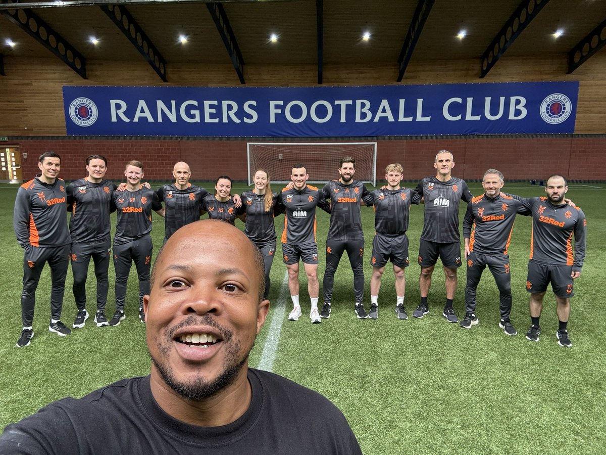 EatSleepTrain_'s tweet image. Fun and games with a super support team  @RangersFC
