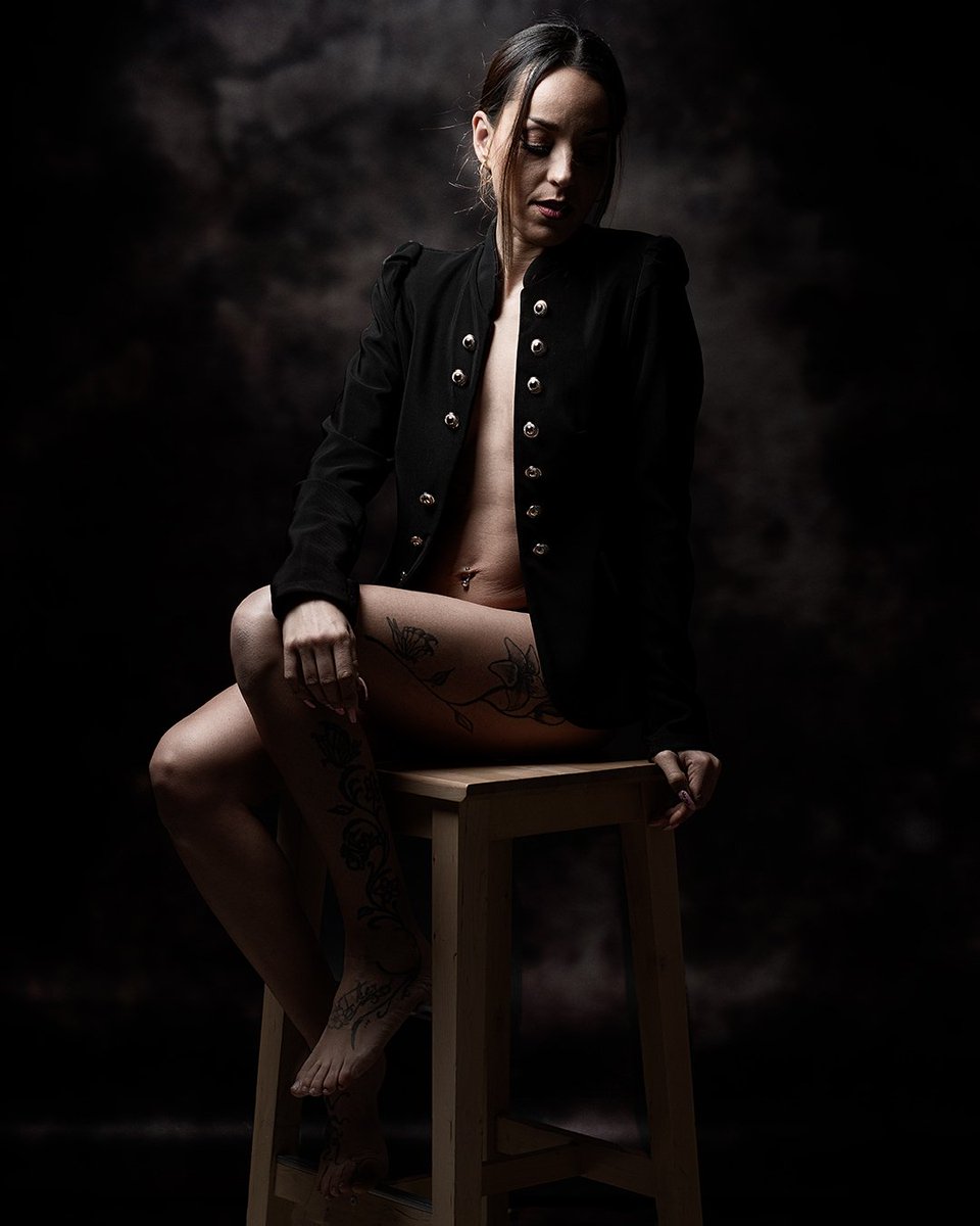 AMorenoFotos's tweet photo. Nueva sesión de fotos a subir de NOEMI CARMONA.
Simpática como pocas personas...
#fotografia #fotografiaartistica #fotografíasensual #fotografiaestudio #estudio #sesion #nude #nudephotography #nudemodel #erotic #fotosdemodelos #bookdefotos #artisticnude #sensualmode #tattoo https://t.co/cMSoQP7rVO