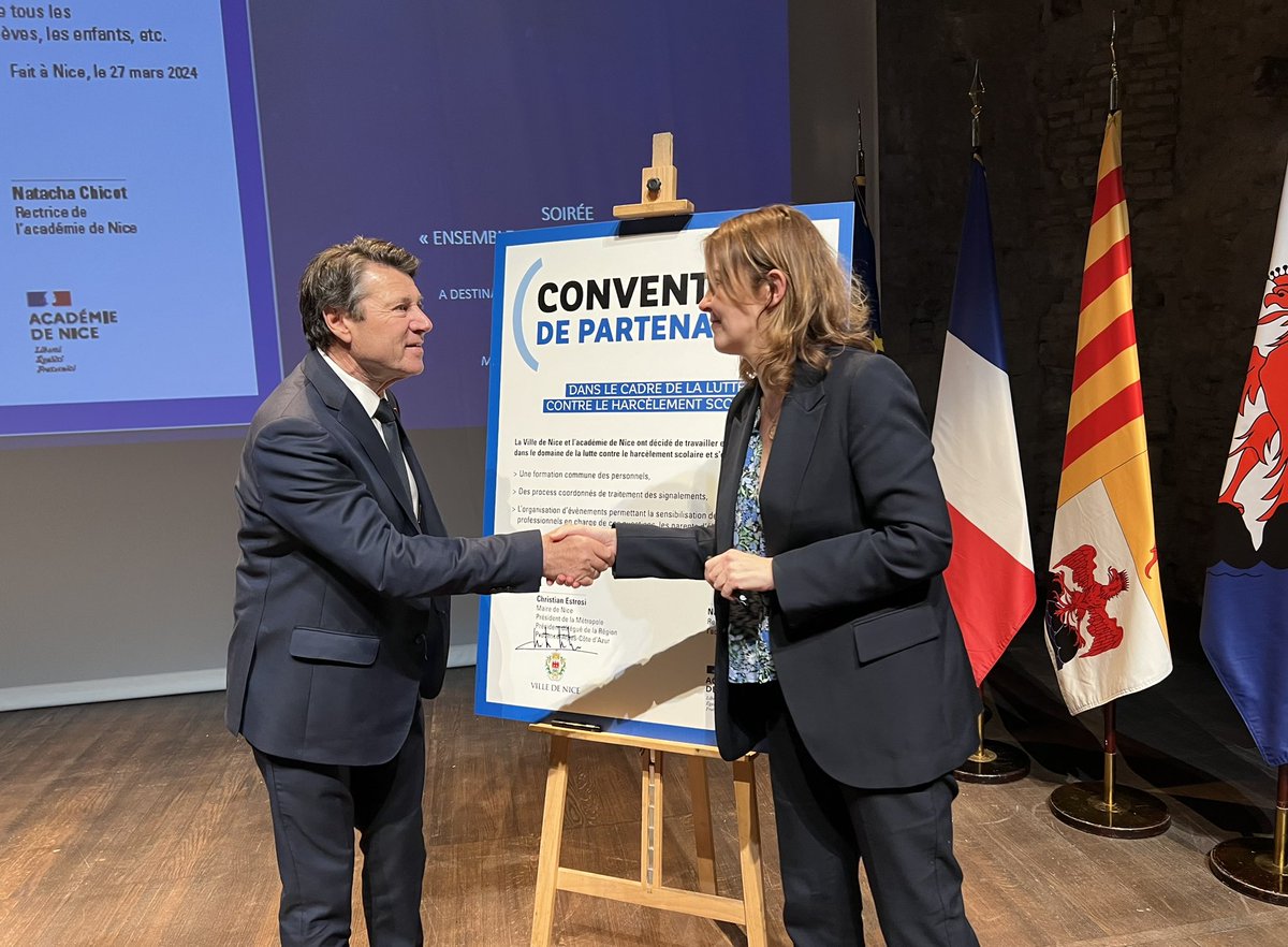 NatachaChicot's tweet photo. Soirée exceptionnelle @VilledeNice @AcademieNice "Ensemble contre le  harcèlement scolaire" destinée aux parents d'élèves de Nice. Heureuse de signer une convention de partenariat avec le Maire @cestrosi pour lutter efficacement ensemble contre le fléau  du harcèlement scolaire. https://t.co/uMDLmS33dj