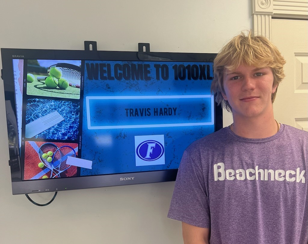DuvalSchools's tweet photo. ๐๐ Travis Hardy of #FletcherHigh shines as Scholar-Athlete of the Week on 1010XL! Recognized for his achievements in tennis, diving, and academics, Travis discusses his bright future โก๏ธ https://t.co/QMRlg0LPUa.
Thanks, @1010XL, for spotlighting our star students! ๐ https://t.co/6SxhUzTjiu