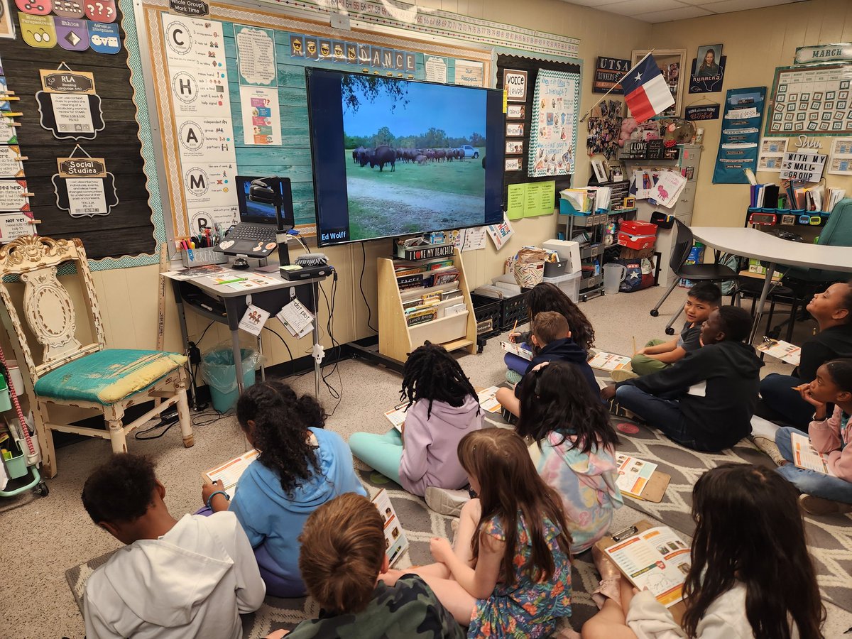 mrs_pompaclass's tweet photo. Today was our sixth "field trip," and we learned all about the North American Bison from Mrs. Beverly Brown with the Lucky Bison Ranch in Bryan, TX. She has been raising bison for the last 30 years with her husband. 🦬🇨🇱 #TraditionTitans #TexasFarmBureau #FarmFromSchool https://t.co/pK5gp6YpXN