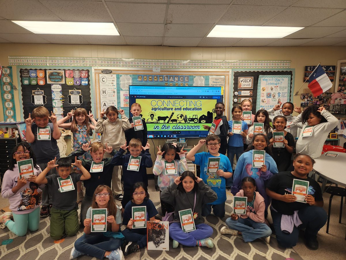 mrs_pompaclass's tweet photo. Today was our sixth "field trip," and we learned all about the North American Bison from Mrs. Beverly Brown with the Lucky Bison Ranch in Bryan, TX. She has been raising bison for the last 30 years with her husband. 🦬🇨🇱 #TraditionTitans #TexasFarmBureau #FarmFromSchool https://t.co/pK5gp6YpXN