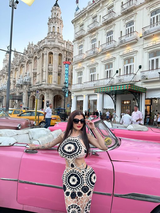 Morado o rosa ?👄💜💗💘 me encant&oacute; pasear en cuba 🇨🇺 https://t.co/0fJeRZOZ5P