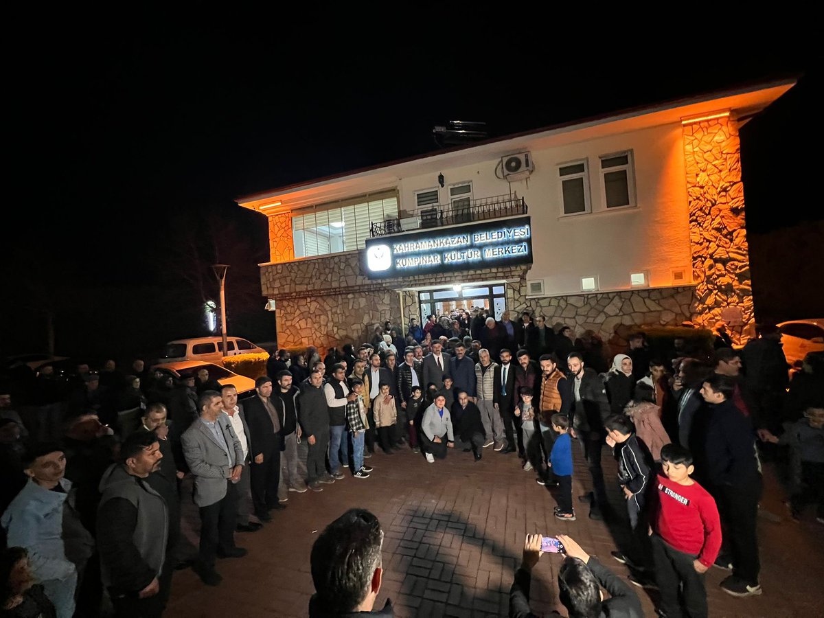 serhatoguz06's tweet photo. Adımız farklı olsa da soyadımız Kahramankazan… 

Bugün iftar soframızda Doğu ve Güneydoğu Anadolulu hemşehrilerimizle buluştuk. 
Kıymetli hemşehrilerimize güçlü destekleri için teşekkür ediyoruz.

Kahramankazan için ‘Bir’iz 
Kahramankazan Biz’iz… https://t.co/pGpHogrcsC
