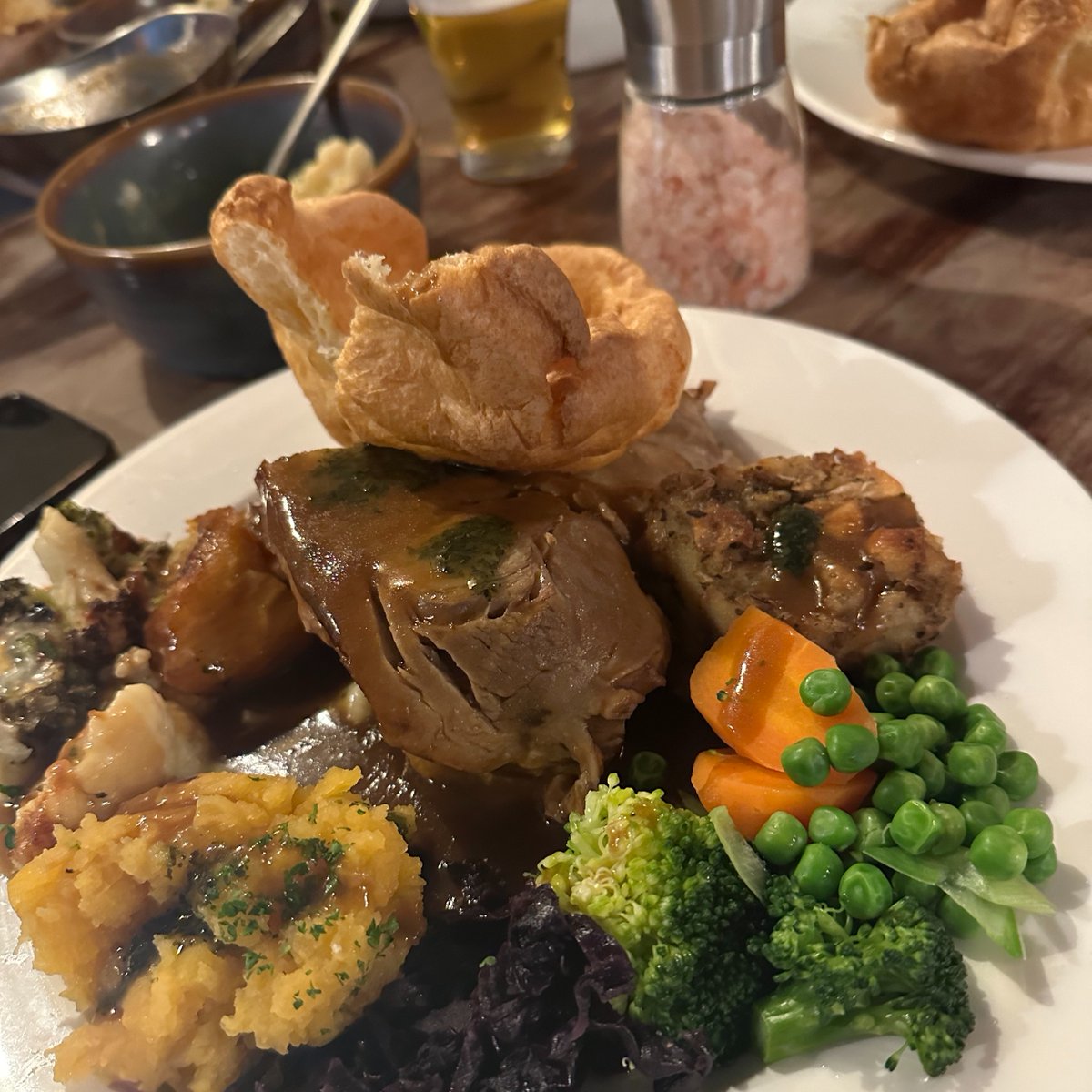 Are you joining us for the last Sunday roast of the season? Sunday lunches will cease from Easter Sunday so get booked in for your last fix! 🐥🌷 #SpringHasSprung