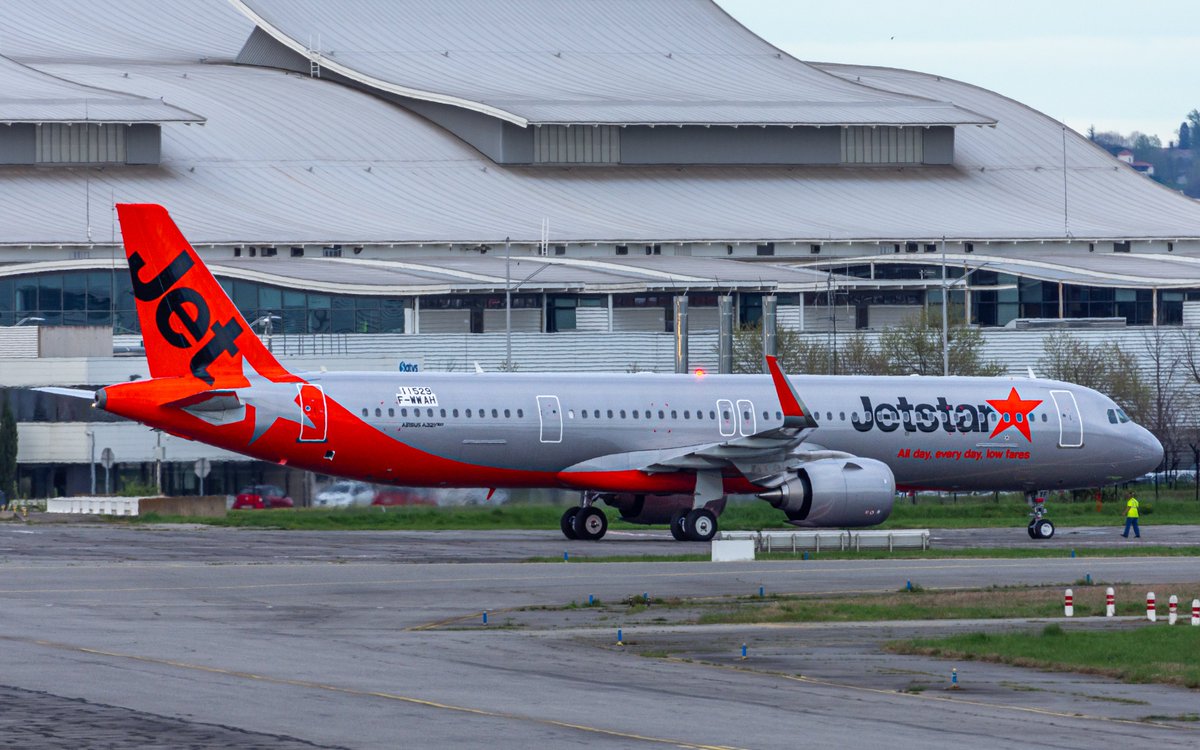 NunoSeletti's tweet photo. Engine run ce soir du tout premier #A321neo de @JetstarAirways construit Γ la nouvelle FAL A321 de Toulouse π¦πΊ
MSN: 11529, F-WWAH, futur VH-OYF
#A321neo #Jetstar #Airbus #enginerun https://t.co/GenzxdSkbm