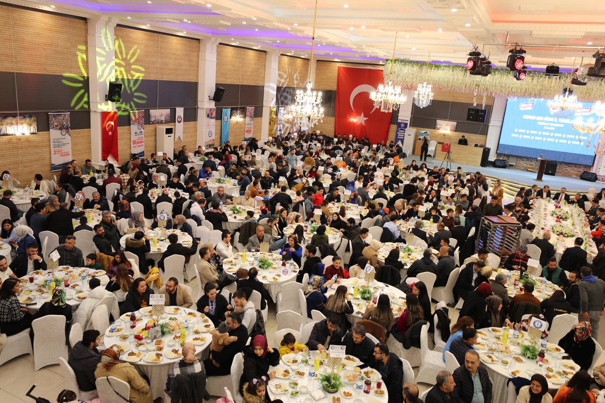 _aliyalcin_'s tweet photo. Memur-Sen Iğdır İl Temsilcimiz tarafından düzenlenen Teşkilat Buluşmasını gerçekleştirdik. Buluşmada konfederasyonumuza bağlı sendikaların şube yönetimleri, ilçe yönetimleri, işyeri temsilcileri ve komisyonlarımızla, üyelerimizle biraraya geldik. 

Programda bizleri yalnız bırakmayan Vali Sn.Ercan Turan'a ve AK Parti Milletvekili Sn.Cantürk Alagöz'e teşekkür ediyorum. 

Bu anlamlı program için İl Temsilcimiz Erkan Çiğdem'in şahsında tüm Memur-Sen Iğdır teşkilatımıza teşekkür ediyor, emeklerinden ve gayretlerinden dolayı kutluyorum.

@valiercanturan | @canturkalagoz 
@erkancigdemm