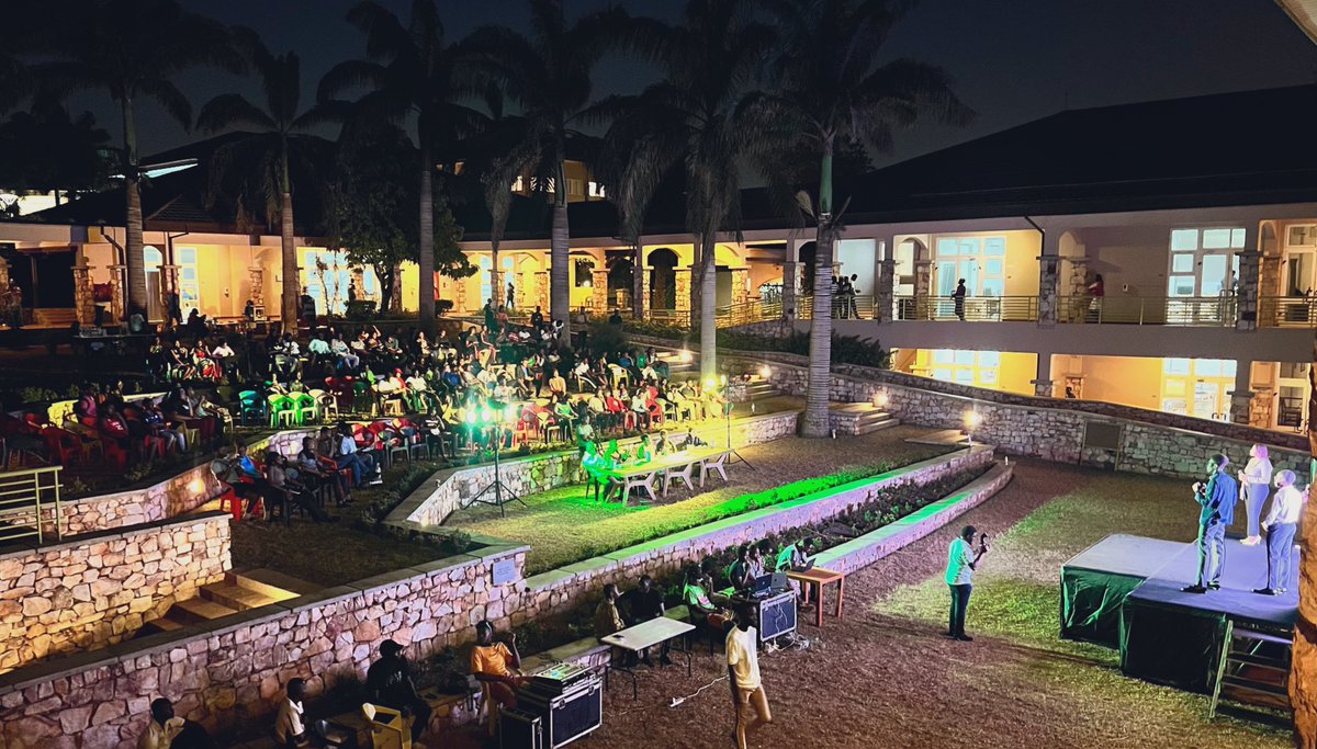Cheering for all student teams pitching their business and startup ideas at tonight’s Ashesi Entrepreneurship Centre “Disrupt” event! #AshesiEntrepreneurs