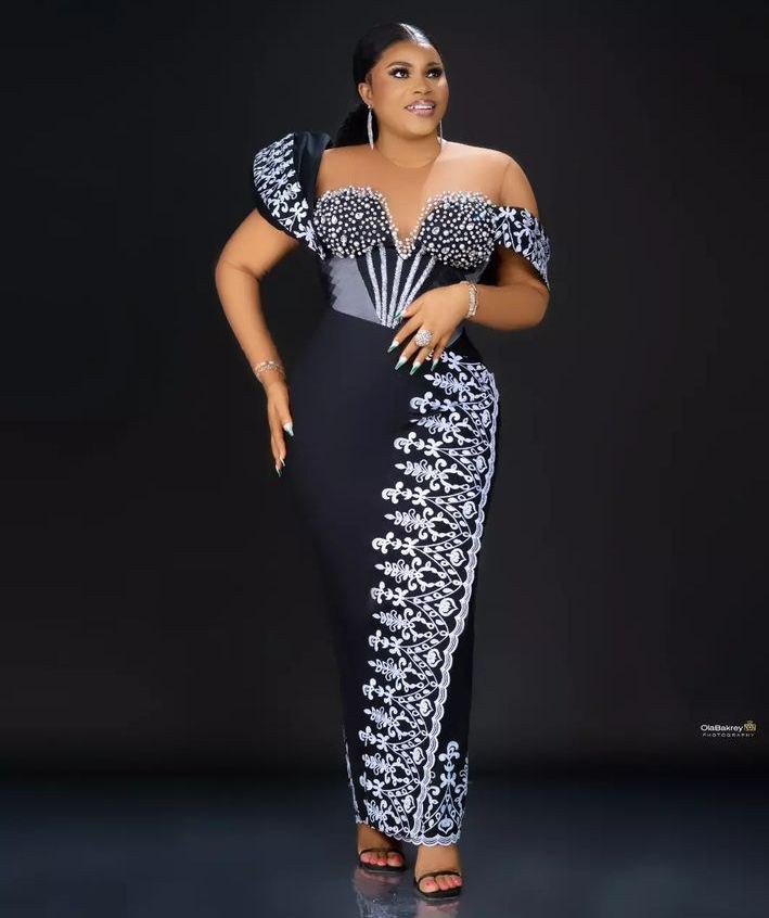 Theoryofstyles1's tweet photo. "π Stunning African Ankara fabric alert! π Check out these fabulous long and short gown designs that showcase the beauty of Ankara prints! ππΎβ¨ Which style would you rock? #AfricanFashion #AnkaraGowns #FashionInspo"
Zack Orji London to Lagos God Save the King Bovi #NGAMLI https://t.co/pFNyFsiliq