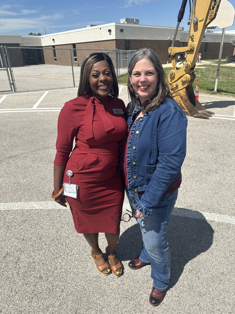 LMNCarpenter's tweet photo. Thank you to Lewisville City Manager, Claire Powell, for stopping by Degan during our career day! @DeganElementary #OneLISD #WeareDegan #YouBelongHere https://t.co/kyqhCxdnC7