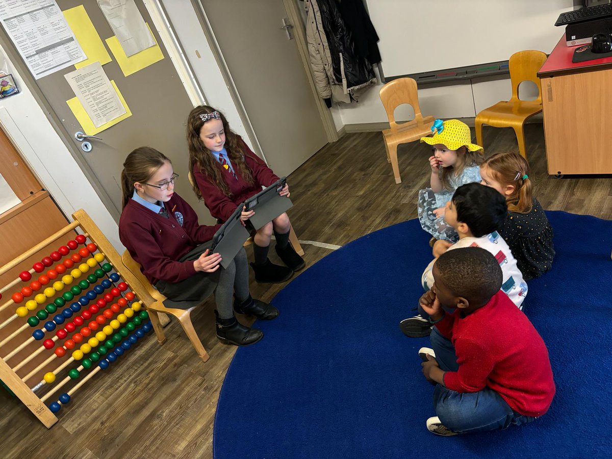 JPALearning_C's tweet photo. The #DigitalLeaders from @StCharlesGla and @stmarysmaryhill paid a visit the #LearningCommunity’s youngest learners @ParkMaryhill. The pupils shared the #InternetSafety story they had written collaboratively. You’re never too young to learn to stay safe online. @Schools_Digital https://t.co/PMCGRMpCwk