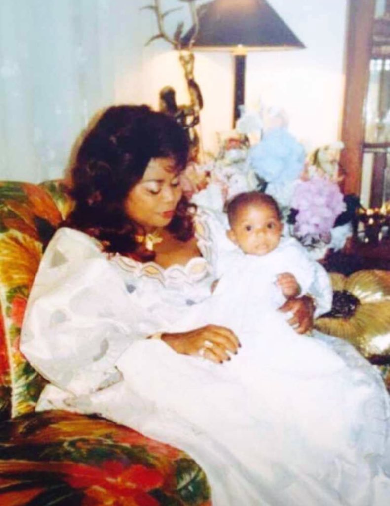 itamboMotema's tweet photo. Je vous présente ma princesse, la princesse Kikou du mayombe... Dieu m'a fait grâce d'avoir la plus merveilleuse des grand-mères. Heureux anniversaire à ma Mamily d'amour Marie-Rose
Kasa-vubu.
Je t'aime copine ❤️🌹
#78ans https://t.co/TIANnBpZ8U