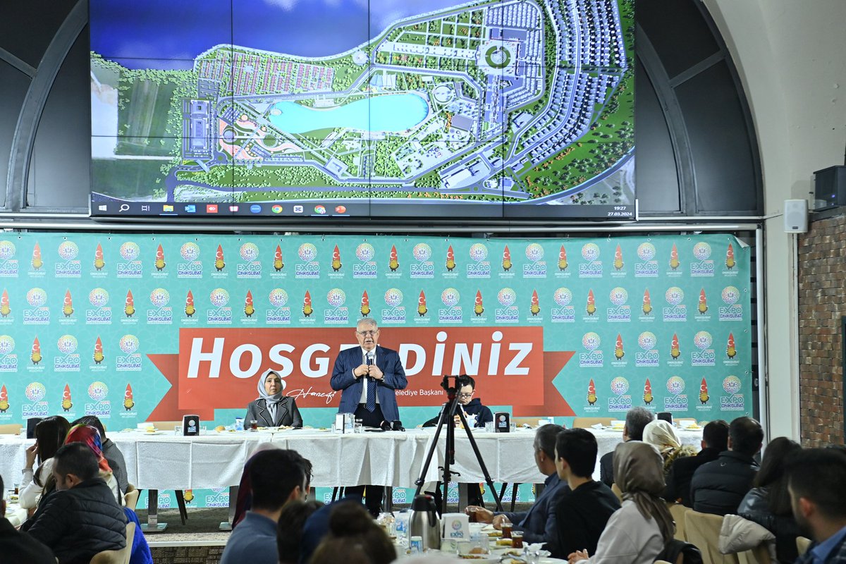 HanefiMahcicek's tweet photo. Sözlerimin başında; 2020 yılında kalp krizi sonucu vefat eden Başkan Yardımcımız Fatih Yoğurt ile Asrın Felaketi depremlerde hayatını kaybeden Başkan Yardımcımız Burhaneddin Türkkahraman ve Çevre Koruma ve Kontrol Müdürümüz Mehmet Akgül'ü rahmet ve minnetle anıyorum.

Bugün, 2014-2019 ve 2019-2024 yılları arasındaki iki dönemlik görev süremizde mesai arkadaşlığı yaparak Onikişubat'ımıza ve Kahramanmaraş'ımıza birlikte hizmet ettiğimiz başkan yardımcılarımız, birim müdürlerimiz ve kıymetli aileleriyle iftarda bir araya geldik.

İftar programımız bir anlamda veda gibi görünse de biz şehrimize hizmet etmekten asla geri durmayacağız. 

Onikişubat'ımıza değer katan, ailelerini bile geride bırakarak 7/24 ilçemize ve vatandaşlarımıza hizmet eden çalışma arkadaşlarıma emeklerinden ötürü teşekkür ediyorum.