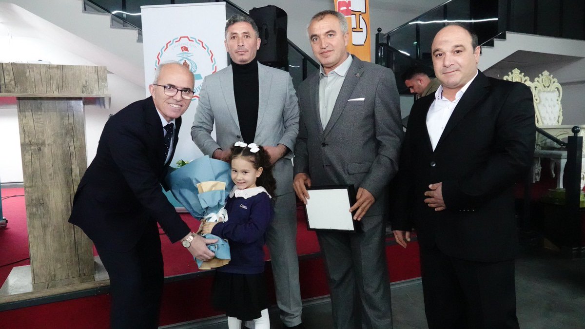 Görev süremiz boyunca gece demeden gündüz demeden zaman ve mesai mefhumu gözetmeksizin çalıştığımız değerli mesai arkadaşlarımız ve onların kıymetli aileleriyle iftarda bir araya geldik. 

Hep birlikte Çumra’mız için gayretle çalıştık. İlçemize kazandırılan her eserde sizlerin