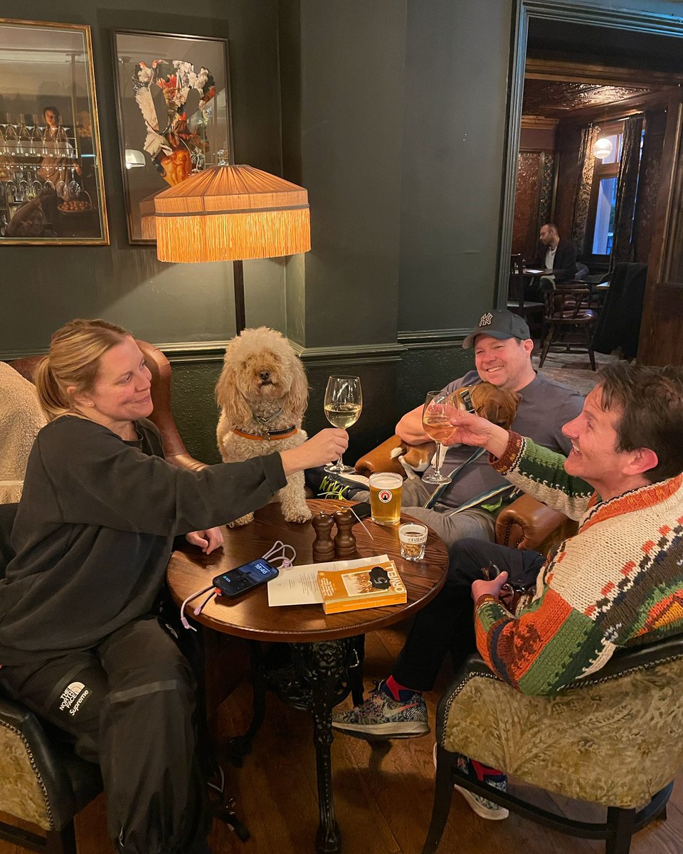 Nowhere better than your favourite local for a midweek catch up. Happy Humpday! 🐪🥂 •This photo wasn’t staged they’re genuinely having fun•