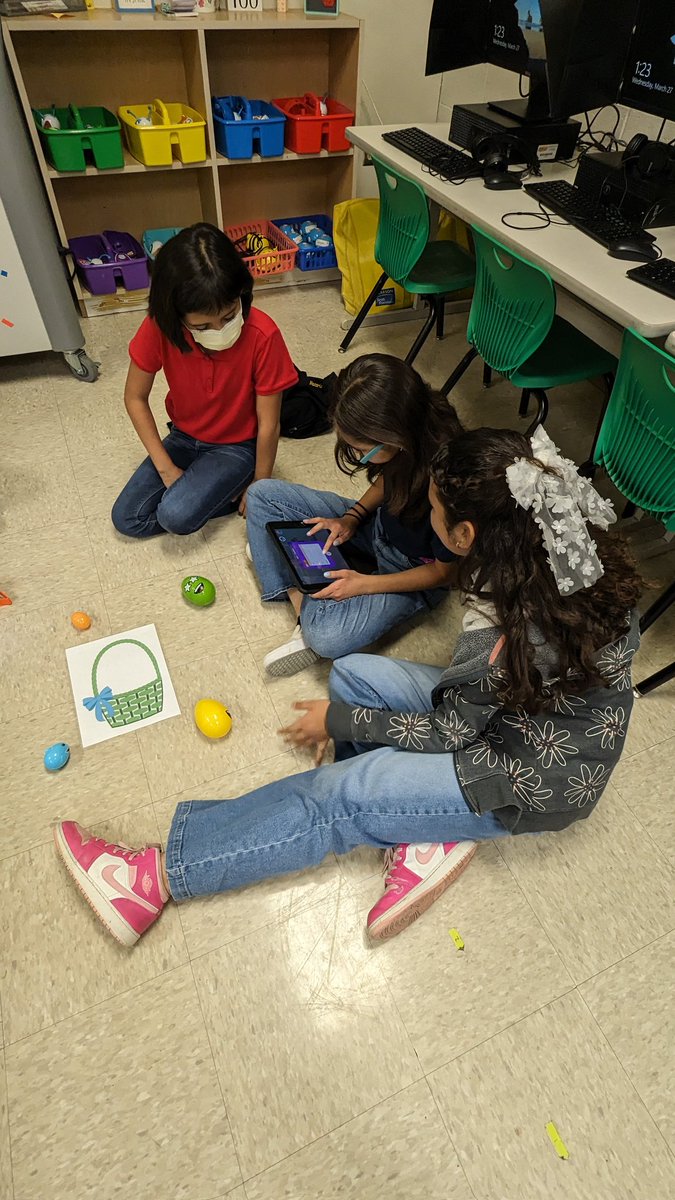 Ocelotscode's tweet image. ๐ค๐ฃThe Coding Lab is full with "EGG-CITEMENT" today as Dash Bunny ๐ฐ continues his visit with our Ocelot coders! We are so "HOPPY" to code with Dash Bunny this week! #OcelotsCode #Coding108