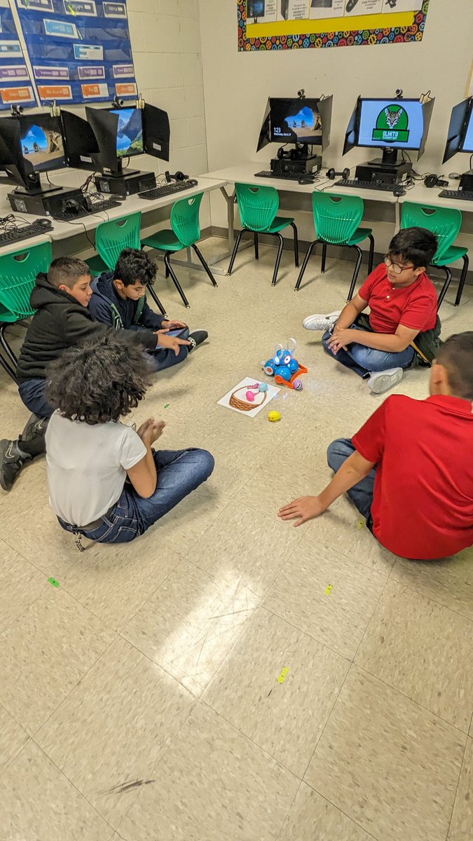 Ocelotscode's tweet image. ๐ค๐ฃThe Coding Lab is full with "EGG-CITEMENT" today as Dash Bunny ๐ฐ continues his visit with our Ocelot coders! We are so "HOPPY" to code with Dash Bunny this week! #OcelotsCode #Coding108