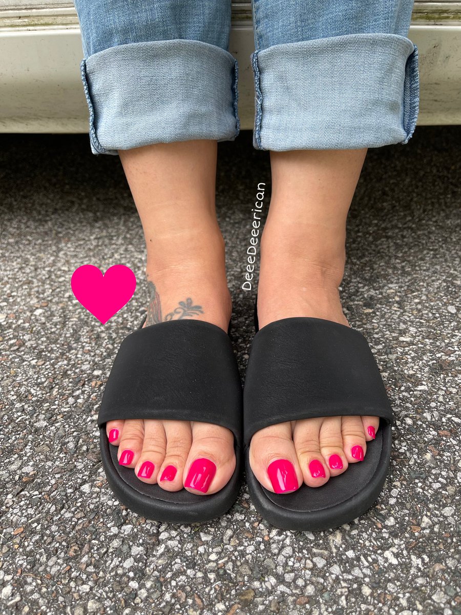 New pedi ! 💕hot pink ! Looks brighter and prettier in person ! 😊