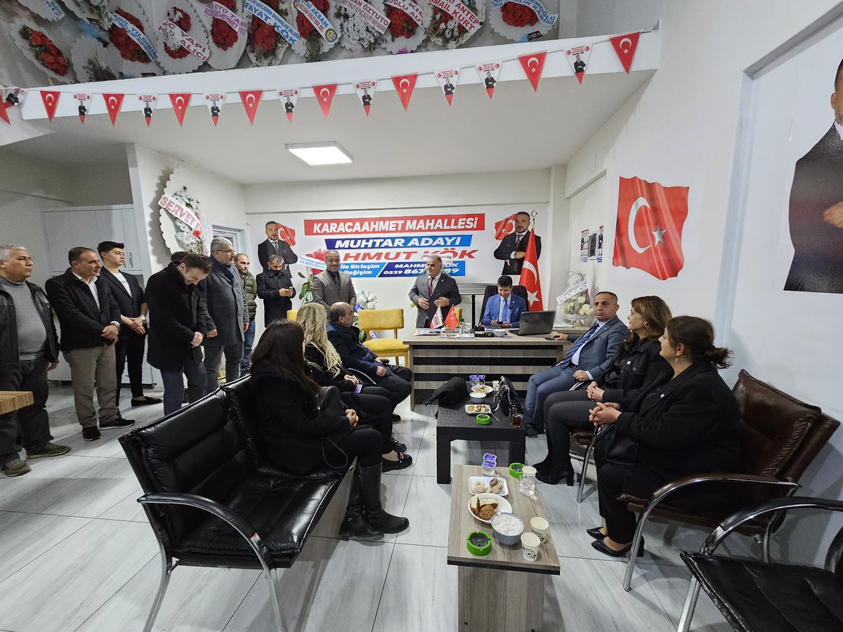 selamidemirkoll's tweet photo. 📍Karaca Ahmet Mahallesi Muhtar adayı Mahmut Bayram’ı ziyaret ettik. Desteklerinden ve misafirperverliklerinden dolayı teşekkür ederiz.

TikTok: iyiselami.demirkol

#Gaziantep #Şehitkamil #Yenibirgelecek #Selamidemirkol #şehitkamileiyigelecek https://t.co/9ArVdquSGm