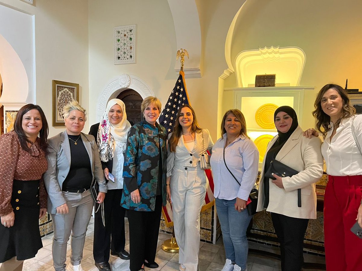 🇩🇿 Women athletes and sports professionals joined me for Iftar and it was amazing to meet such talented, world class representatives of Algeria. I will be rooting for them shouting “Jibouha ya el-banat!” 🇩🇿⚽️🏀🎾🏐🇺🇸 #WomensHistoryMonth #جيبوها_يا_لبنات