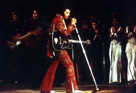 Today in 1972, #Elvis recorded what was his major hit, 'Burning Love' ❤️‍🔥. Listen on Youtube🎙: buff.ly/2N445mg #elvispresley #graceland #elvisaaronpresley #elvisforever #elvispresleyfans #presley #elvisfans #elvisfan #rocknroll #memphis #tcb #theking #music