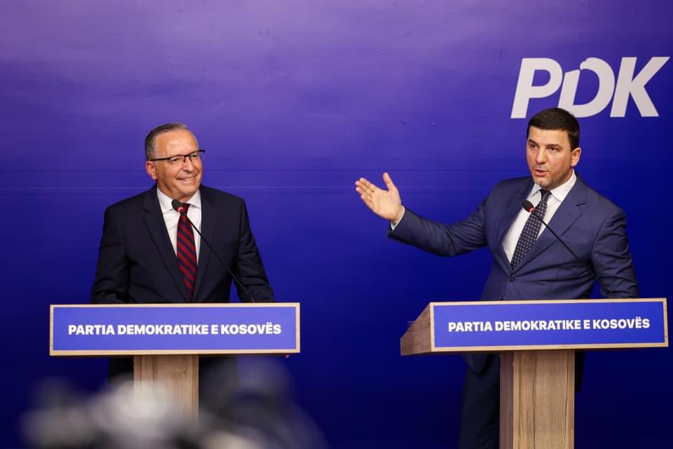 Kryetari <a href="/MemliKrasniqi/">Memli Krasniqi</a> propozon Bedri Hamzën kandidat të PDK-së për kryeministër: Do t’i japim Kosovës drejtim të ri