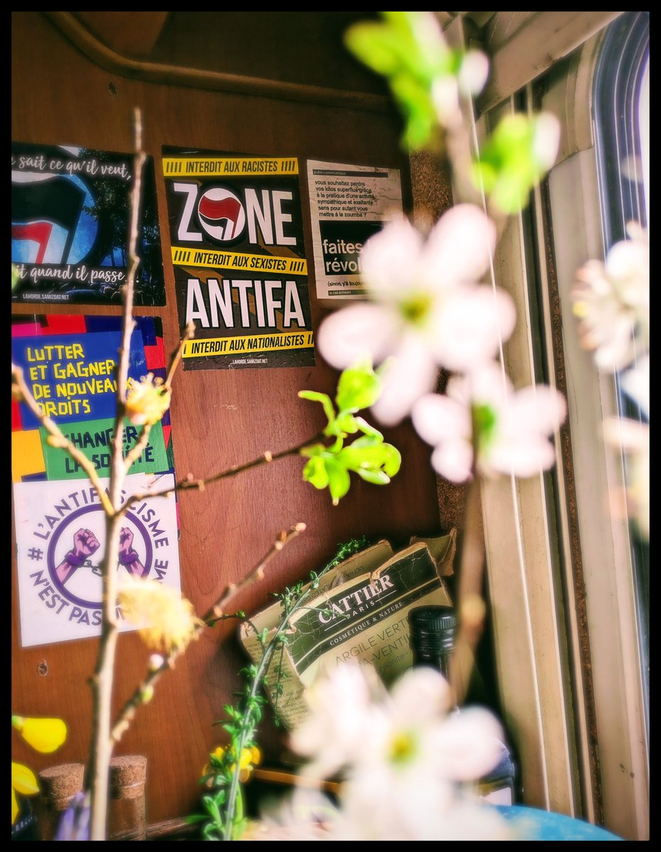 zidernoline's tweet photo. Pause thé dans le camion d'une amie.
#ZoneAntifa https://t.co/aWO1wFEK8E