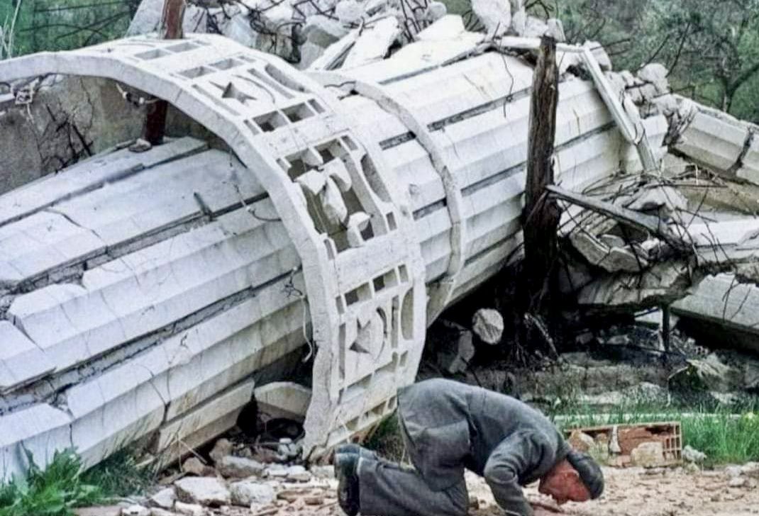 AgaKrajina's tweet photo. You can destroy our mosques 
But you can never destroy our faith  

Bosnia &amp; Herzegovina, 1996 https://t.co/4TzuT99mUy