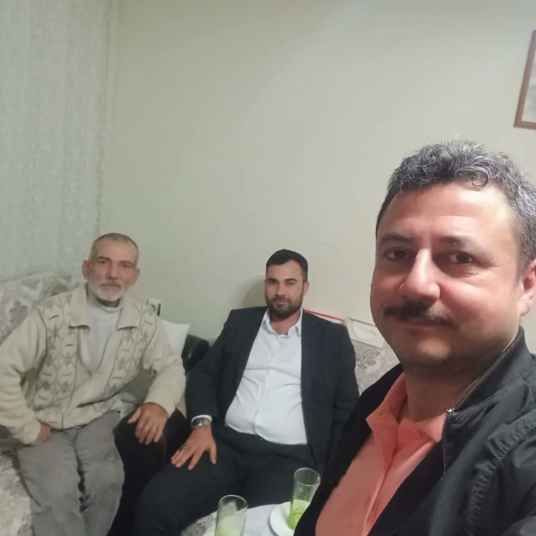 AdemKaragoz44's tweet photo. 💐 Bizleri ev ziyaretleri için davet eden Aziz Milletimizle, samimi sohbetler ve değerli paylaşımlarla dolu günler geçiriyoruz. 

💙 Ailelerimizin sıcak misafirperverliği ve Çukurova'mıza dair umutları, motivasyonumuzu daha da arttırıyor.

#GerçekBelediyecilik 
#AdanaKazanacak https://t.co/srHE3pzrQe