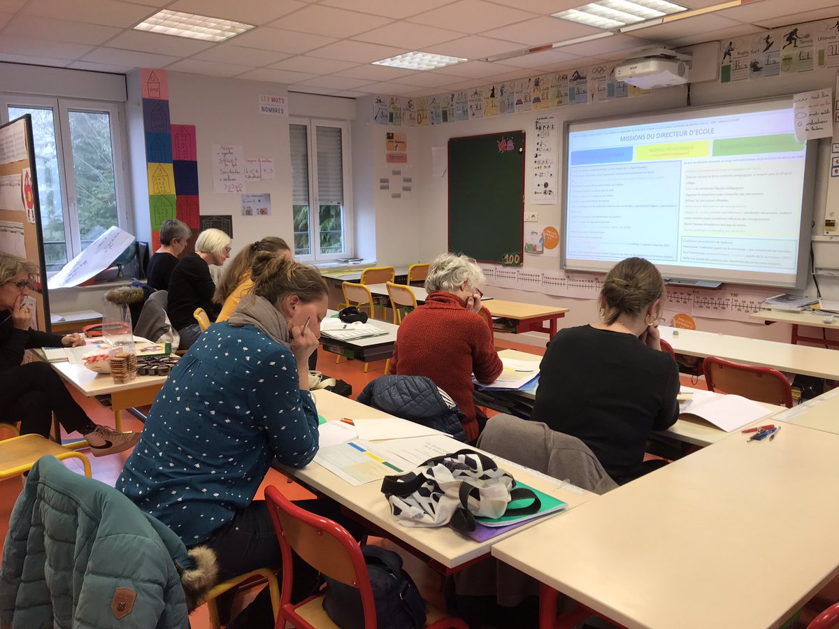 Ateliers de travail avec les directeurs sur leurs nouvelles mission, pour un accompagnement de proximité, au plus proche des préoccupations de chacun. <a href="/DSDEN_63/">DSDEN 63</a> <a href="/acclermont/">Académie de Clermont-Ferrand</a> #loirilhac