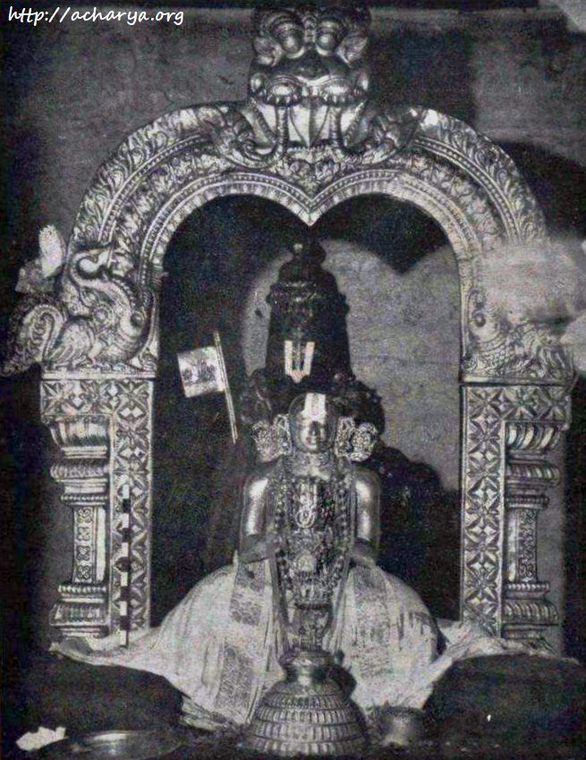 Old photo of Swami Ramanujar (moolavar and utsavar) at Sriperumbudur 
🙏