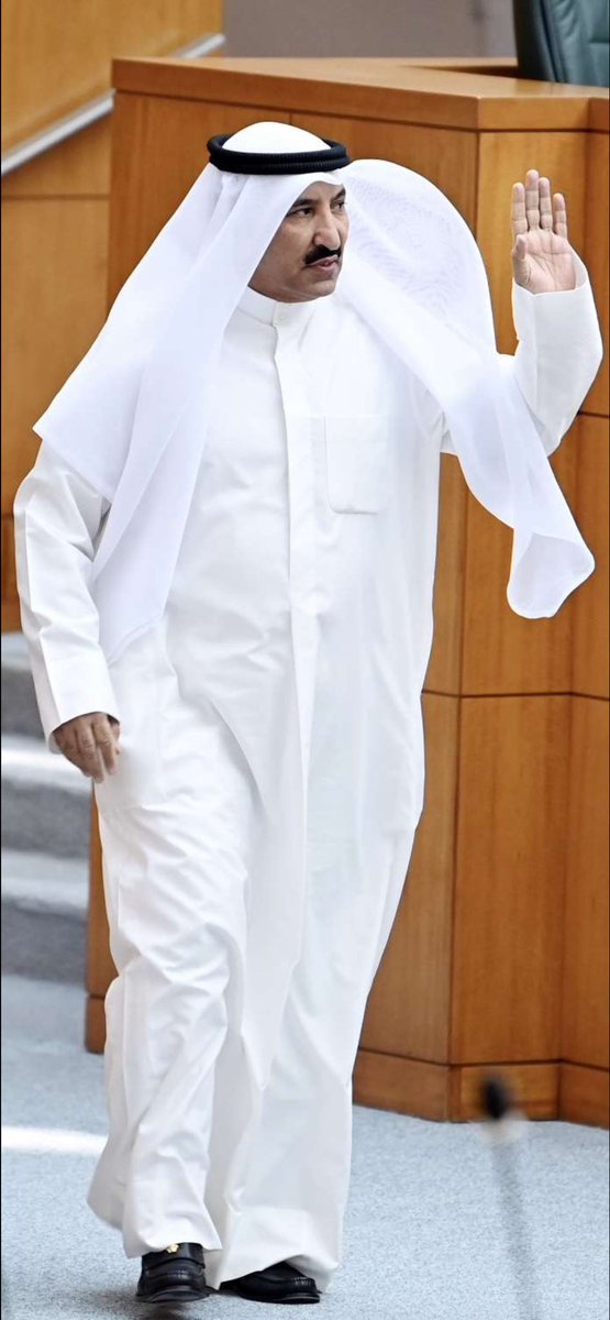 khaledmubark's tweet photo. انا اذخروني للمواجيب تكفون 
لا قام عباد الوجيه يتصدد 

ان كان راس ارميه ما كن له متون 
وان كان مسكينً سفيه اتردد

ماهوب انا وانتم جميع تعرفون 
اللي لما شاف الضعوف يتهدد

#سعد_الخنفور https://t.co/3wCSm914Jp