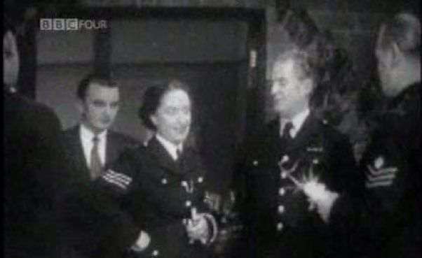SaveRedlandLibr's tweet photo. 7.20pm TODAY on @TalkingPicsTV
From 1956 s2 Ep 13 of #Police #Drama📺 #DixonOfDockGreen - “Father in Law” directed by #DouglasMoodie & written by #TedWillis
🌟#JackWarner #PeterByrne #ArthurRigby #JeanetteHutchinson #MoiraMannion #NeilWilson #MargaretAllworthy #ValerieGaunt https://t.co/4wGBP7xC0n
