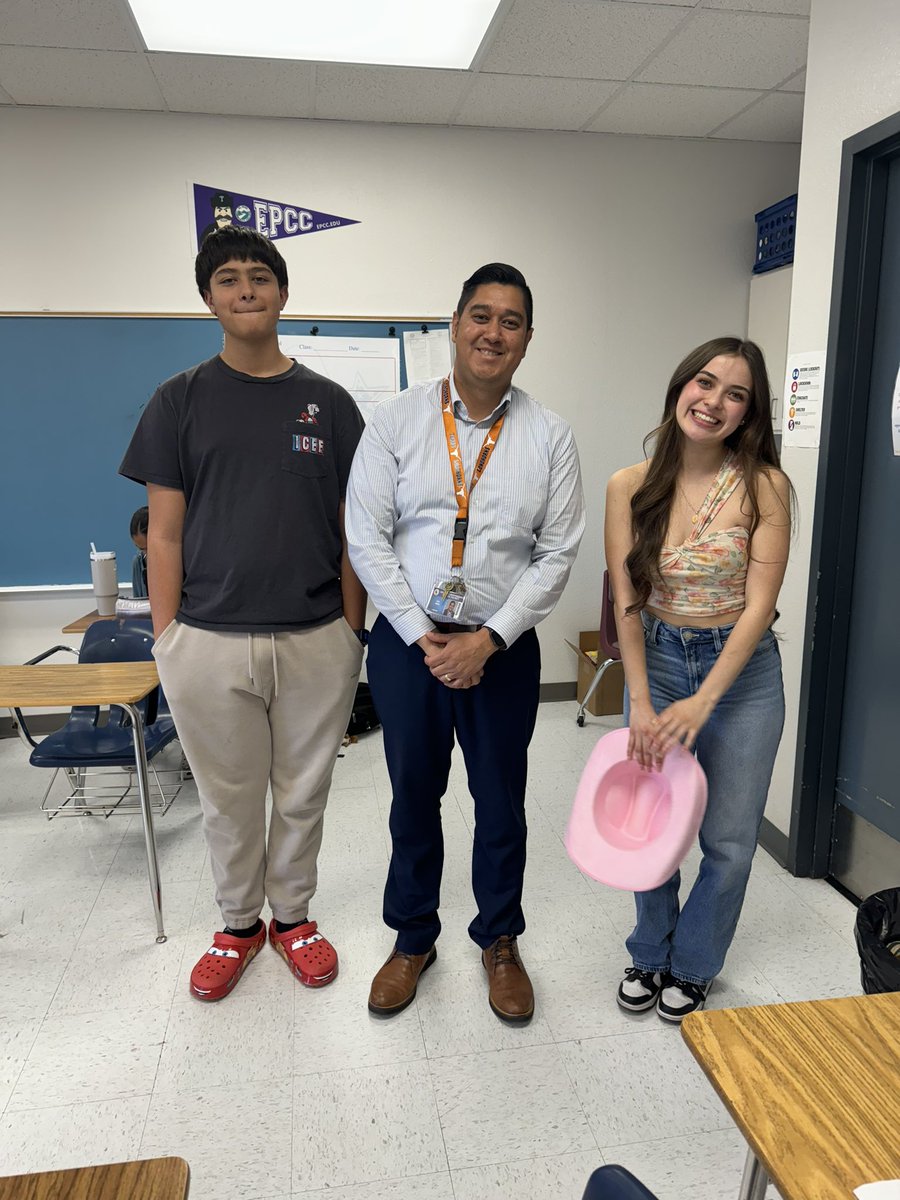 Happy Birthday to our own Libertas Coordinator, and on-campus Attorney, Mr.Anaya. We wish you the Sweetest of Birthdays! 🎂🎉🤩🥳 @Americas_HS @SocorroISD