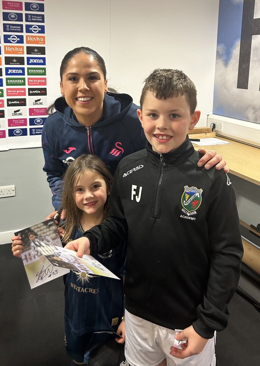 Huge thankyou <a href="/___jessicaa__/">Jess Williams</a> for chatting with us at yesterdays Junior Jacks Press Conference - we had a great time, 
Freddie and Evie 
⚽️🖤🤍⚽️ #JackArmy
