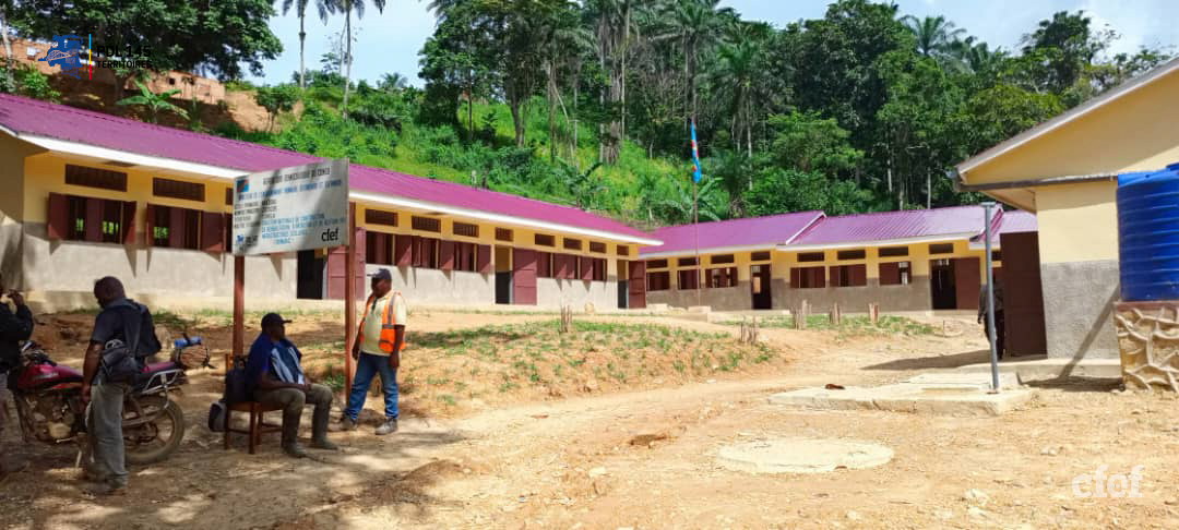 #PDL145T_RDC : Achèvement des travaux et réception de l'Ecole primaire MAZEBO dans le Territoire de Tshela au Kongo Central
<a href="/DeCom_CFEF/">CFEF / Ministère des Finances RDC</a>
@MinisterEPST 
<a href="/PlanRdc/">Ministère du Plan et de la C.A.D 🇨🇩</a>
<a href="/PrimatureRDC/">Primature de la République Démocratique du Congo</a>