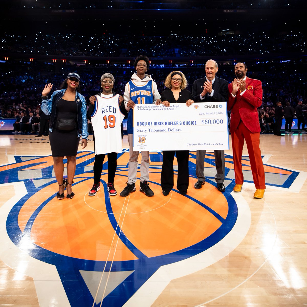 On Monday, young person Idris was awarded the first-ever Willis Reed GDF Inspire Scholarship on court at @nyknicks #HBCUNight! It supports Idris's HBCU education and was presented by @Chase, Assemblywoman #TaylorDarling, Willis Reed's wife #Gale, and #NYK legend #ClydeFrazier.