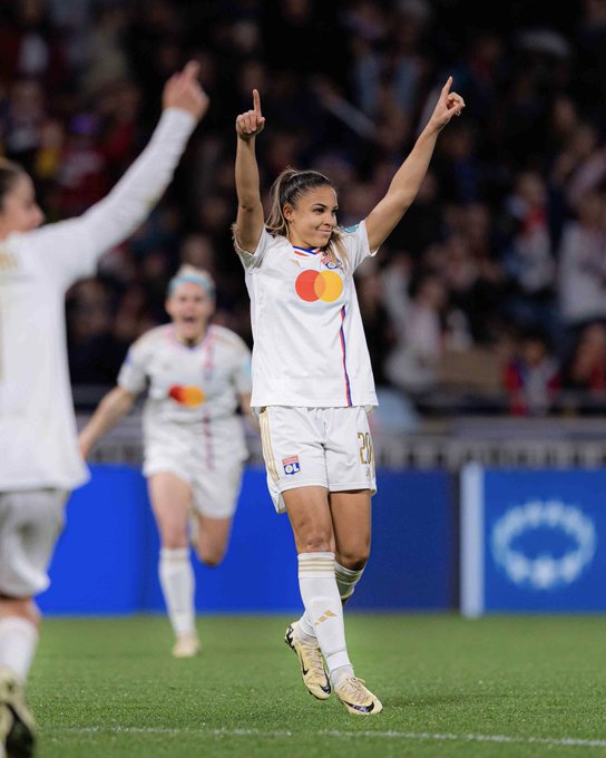Delphine Cascarino célèbre son doublé face au Benfica.