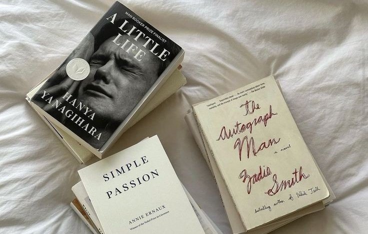 AcademiaDreams's tweet photo. “You leave the previous book with ideas and themes — characters even — caught in the fibers of your clothes, and when you open the new book, they are still with you.”

— Diane Setterfield, The Thirteenth Tale https://t.co/aMW3jqDur6