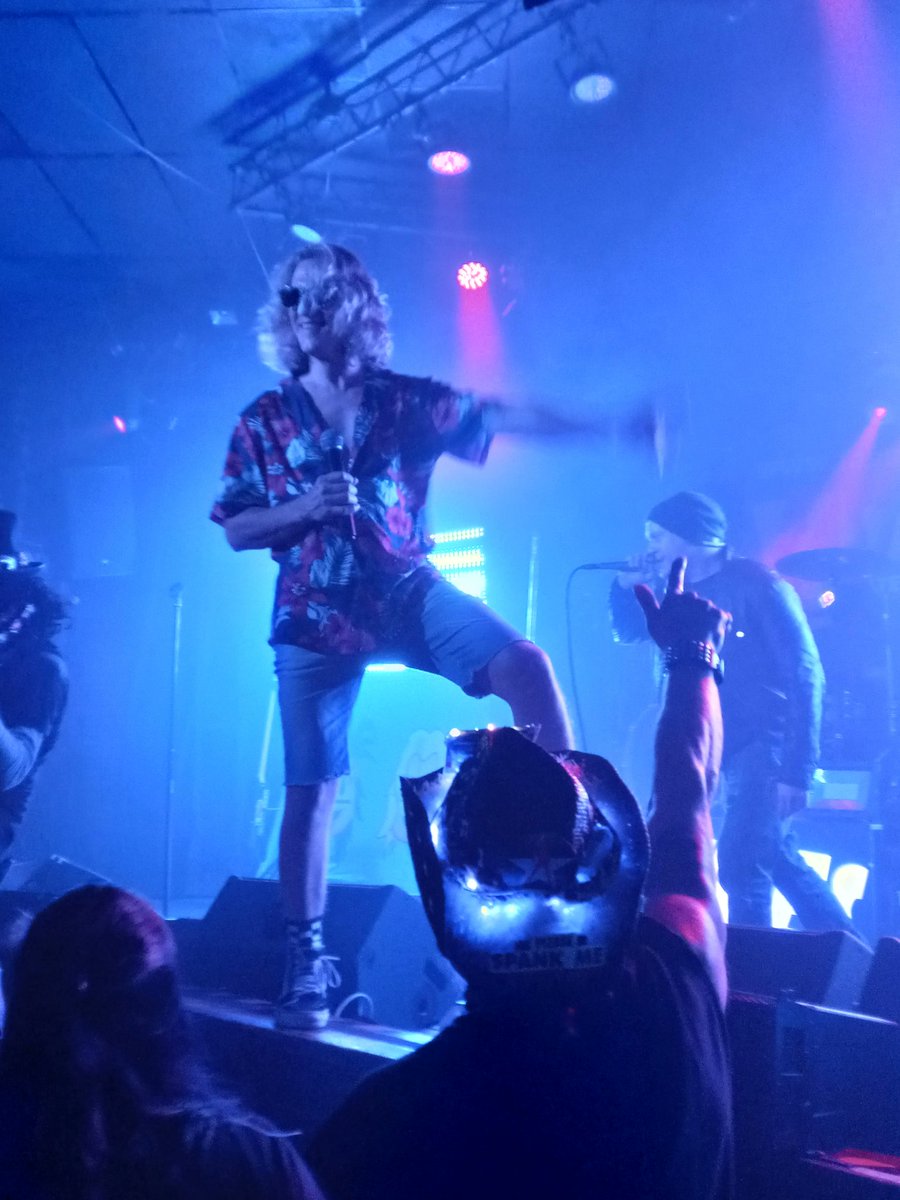 Crest_Comm's tweet image. You’re not trippin'…the L.A. band Fast Times’ frontman, “Jeff Spicoli,” rocks the Whisky semi-regularly and is the best thing to hit the Sunset Strip probably since 1983! #fasttimesband #jeffspicoli #whiskyagogo #sunsetstrip #LosAngeles #fasttimesatridgemonthigh