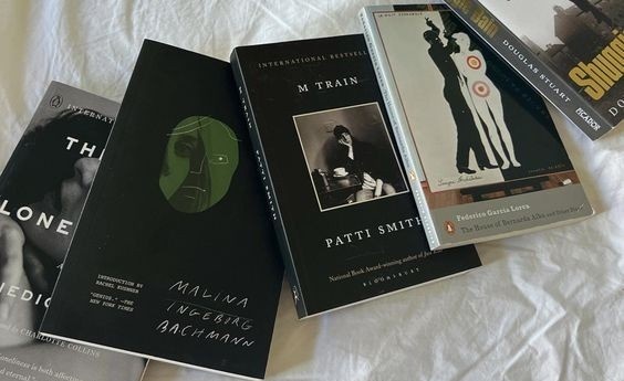 AcademiaDreams's tweet photo. “You leave the previous book with ideas and themes — characters even — caught in the fibers of your clothes, and when you open the new book, they are still with you.”

— Diane Setterfield, The Thirteenth Tale https://t.co/aMW3jqDur6
