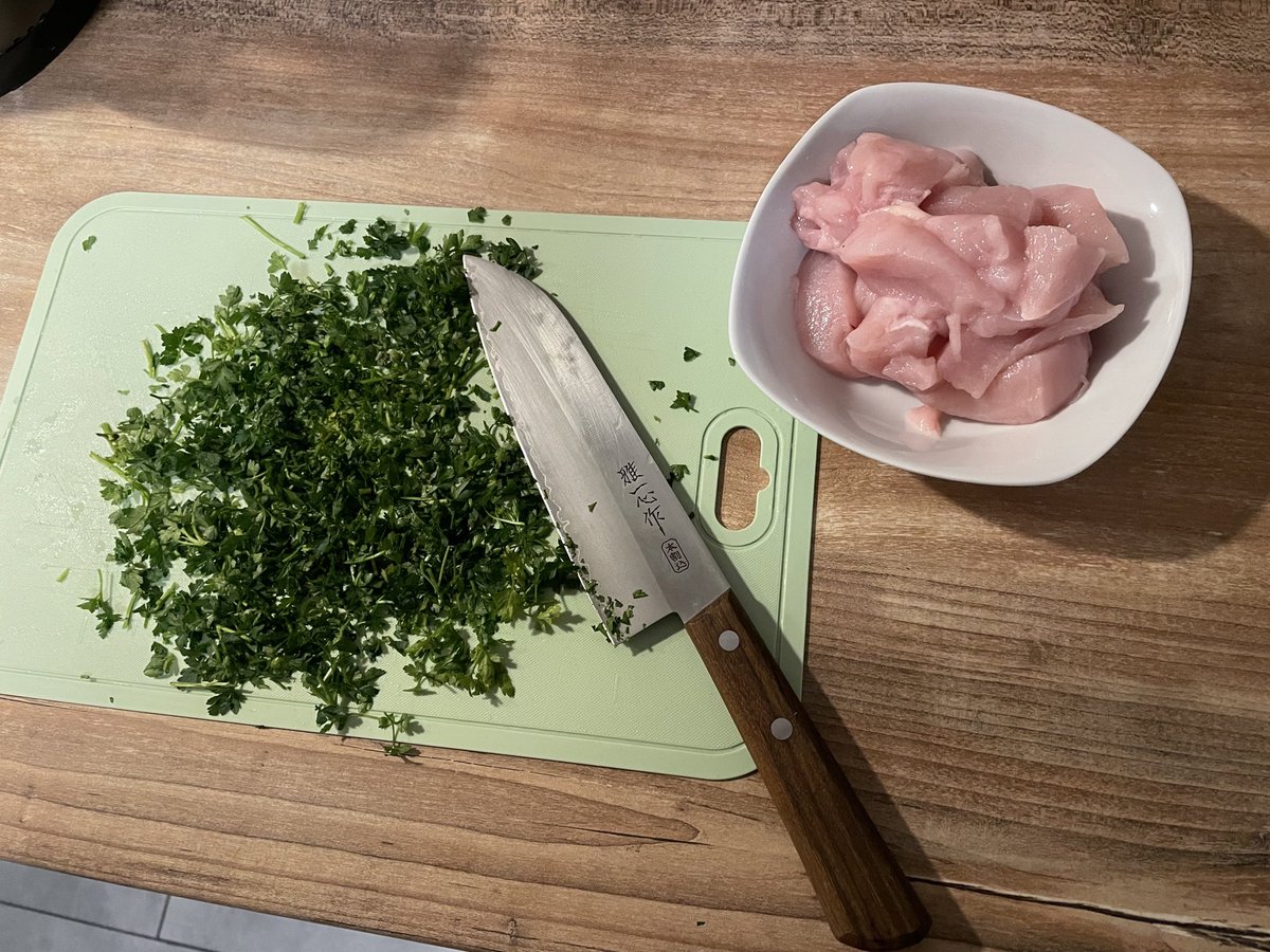 TheRealBrauni's tweet photo. Heute mal wieder was mit Reis!
Hat mich ganz schön angestrengt mit der Erkältung.
Brauche nach dem Essen erstmal ne Pause.
Wünsche euch einen schönen Abend 😊
#marcelkocht #healthy #abnehmen #hellofresh #food #foodporn #essen #doahh #boah #futterluke #knife https://t.co/PG1ersr3sz