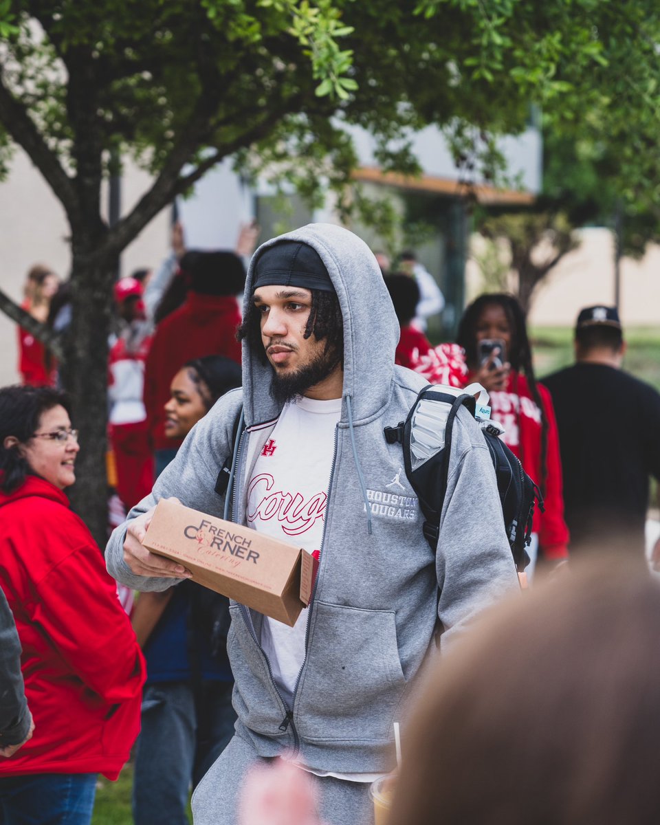 UHCougarMBK's tweet photo. Paint Dallas Red this weekend!

#ForTheCity x #GoCoogs https://t.co/mJzUlj7WyG