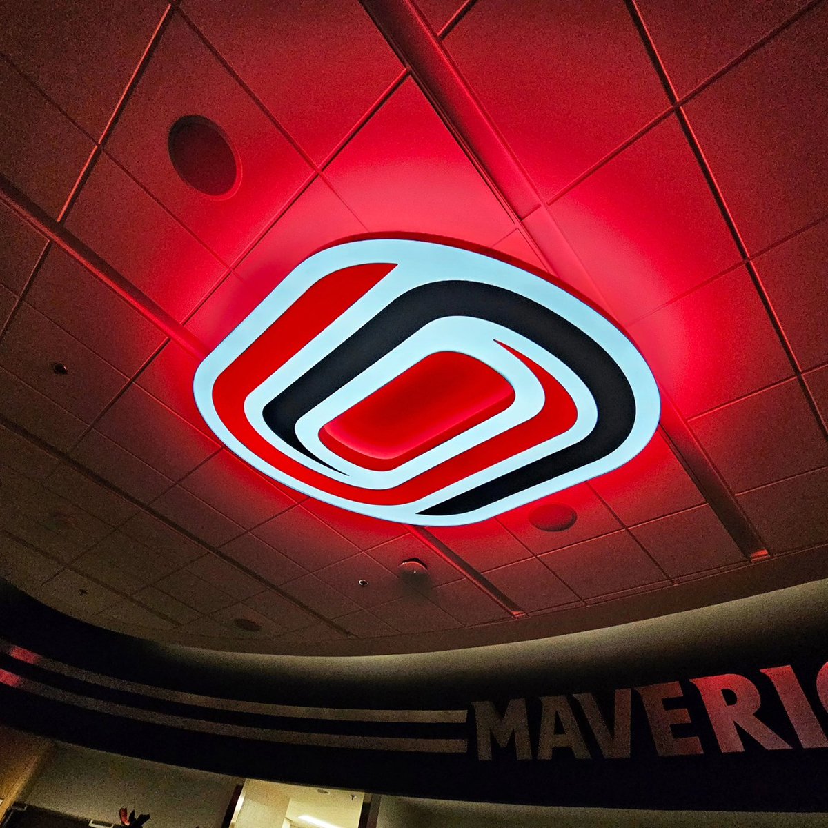 KJ_Branding's tweet image. Just finished installing these for @omahahky

A custom created facelit &amp;amp; uplit ceiling logo, a sweet backlit lighted sign, and an addition to their Stanley Cup champs display.

Happy to get back to Omaha again to bring some KJ Branding love!

#designcreateinstall #omahahockey