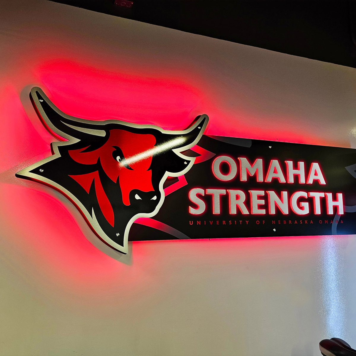 KJ_Branding's tweet image. Just finished installing these for @omahahky

A custom created facelit &amp;amp; uplit ceiling logo, a sweet backlit lighted sign, and an addition to their Stanley Cup champs display.

Happy to get back to Omaha again to bring some KJ Branding love!

#designcreateinstall #omahahockey