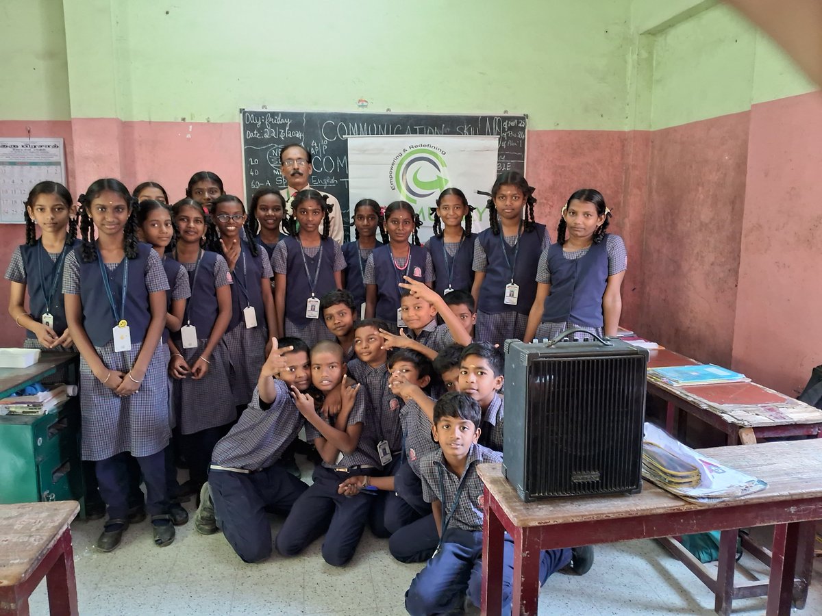COMMUWAY conducts 'Demonstrative COMMUNICATION SKILL' training programme with a key focus on 'Speaking & Writing Skill' for a group of secondary-level students of a prestigious Chennai-based schools.
#Training 
#Spokenenglish
#School
#Writingskill
#India
